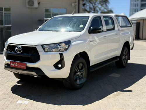 Toyota Hilux 2.4 4x4 A/T with Canopy in Namibia