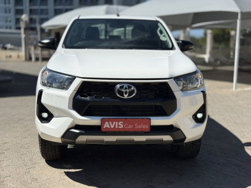 Toyota Hilux 2.4 4x4 A/T with Canopy in Namibia