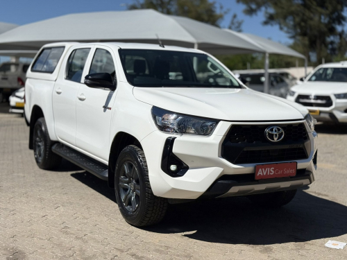 Toyota Hilux 2.4 4x4 A/T with Canopy in Namibia