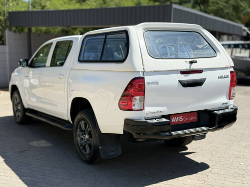 Toyota Hilux 2.4 4x4 A/T with Canopy in Namibia