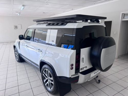 Land Rover DEFENDER 110 P300 SE (221KW) in Namibia