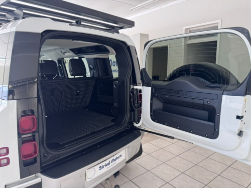 Land Rover DEFENDER 110 P300 SE (221KW) in Namibia
