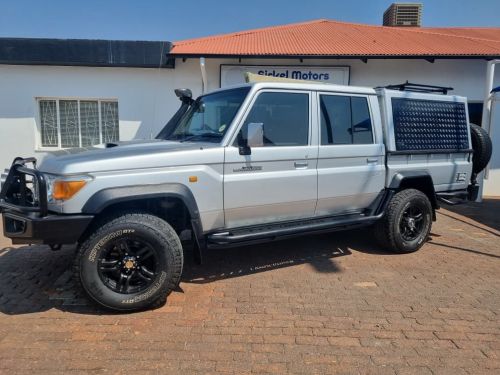 Toyota Land Cruiser 79 LX V8 4.5 D/C in Namibia