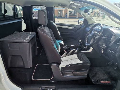 Isuzu DMAX 3L E/CAB 2X4 in Namibia