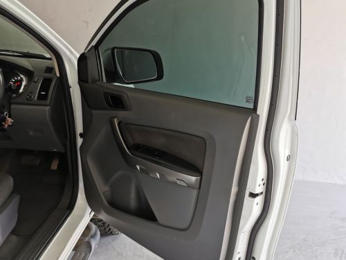 Ford Ranger 3.2 XLS 4x4 A/T E/cab in Namibia