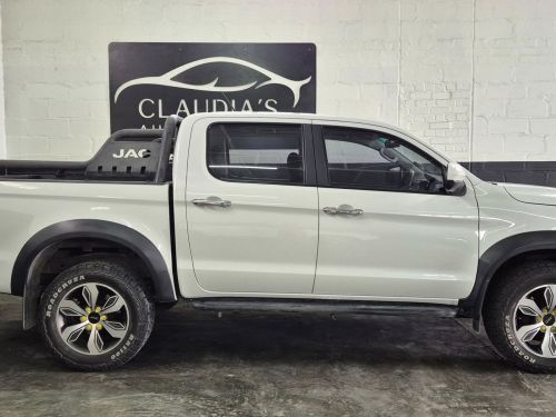 JAC T8 1.9TDi Lux 4x4 in Namibia