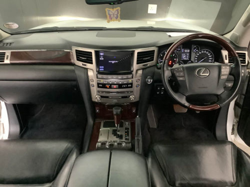Lexus LX 570 in Namibia