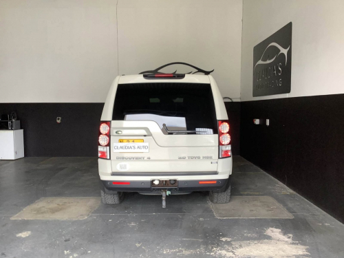 Land Rover Discovery 3.0 TD/SD V6 HSE in Namibia