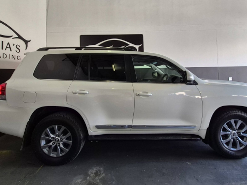 Toyota LandCruiser 200 V8 4.5D VX A/T in Namibia