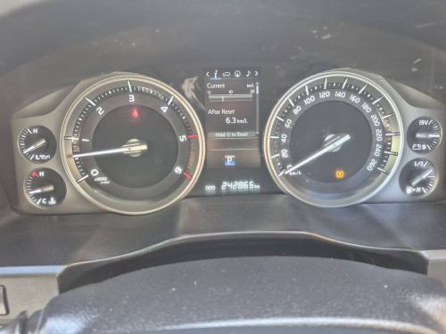Toyota LandCruiser 200 V8 4.5D VX A/T in Namibia