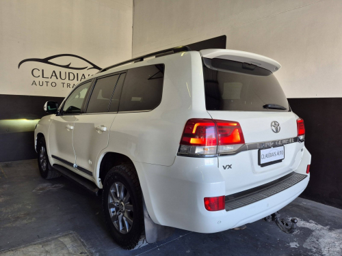 Toyota LandCruiser 200 V8 4.5D VX A/T in Namibia