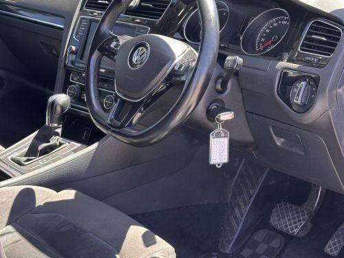 Volkswagen GOLF 7 TSI in Namibia