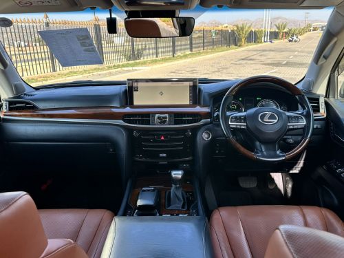 Lexus LX 570 in Namibia