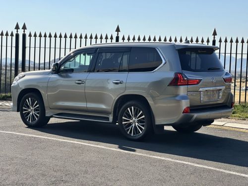 Lexus LX 570 in Namibia