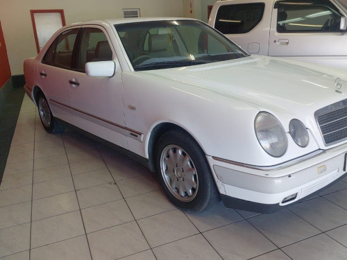Mercedes-Benz E 240 a/t 4 Door in Namibia