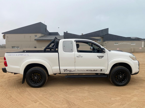 Toyota Hilux Extended Cab 3.0 4x4 manual in Namibia