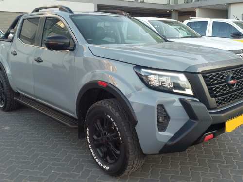 Nissan Navara D/Cab 2.5 D DTI Pro-4X in Namibia