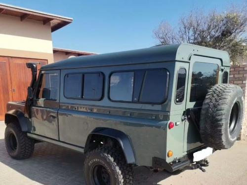 Land Rover Defender Station Wagon in Namibia