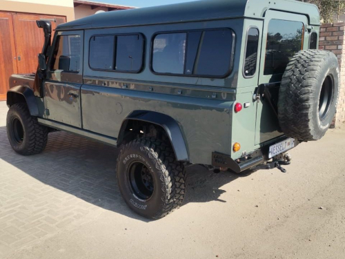 Land Rover Defender Station Wagon in Namibia