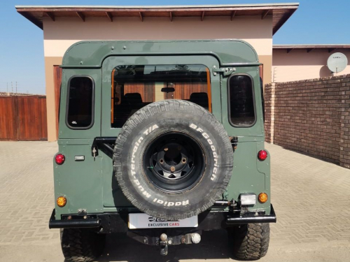 Land Rover Defender Station Wagon in Namibia