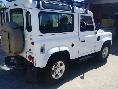 Land Rover Defender 90 2.2 Puma Td4 manual in Namibia