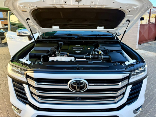 Toyota Land Cruiser 300 in Namibia