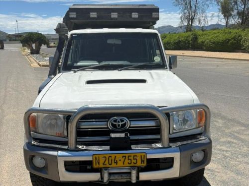 Toyota Toyota Landcruiser V8 Double Cab Diesel 4x4 in Namibia