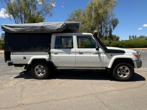 Toyota Toyota Landcruiser V8 Double Cab Diesel 4x4 in Namibia