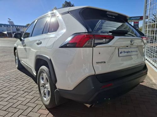 Toyota Rav 4 2.0 GX CVT in Namibia