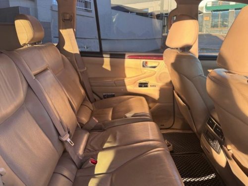 Toyota Land Cruiser 200 VX V8 4.7 Petrol 4x4 in Namibia