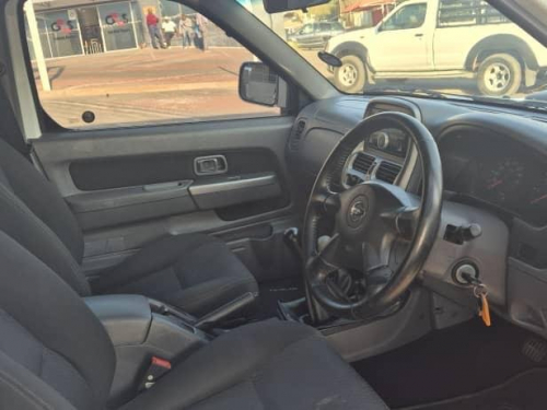 Nissan Hardbody NP300 2.5 TDi 4x4 in Namibia