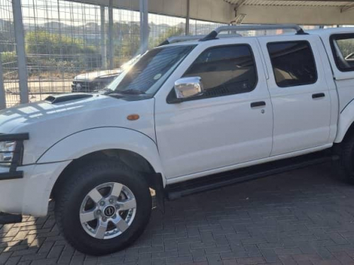 Nissan Hardbody NP300 2.5 TDi 4x4 in Namibia