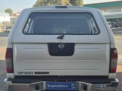 Nissan Hardbody NP300 2.5 TDi 4x4 in Namibia