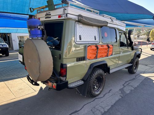 Toyota Landcruiser 4.5 V8 Camper Alu-cab Conversion in Namibia