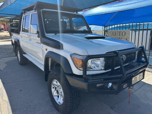 Toyota Landcruiser 4.5 V8 7Diesel D/C 4x4 Manual in Namibia