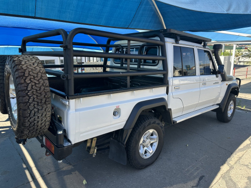 Toyota Landcruiser 4.5 V8 7Diesel D/C 4x4 Manual in Namibia