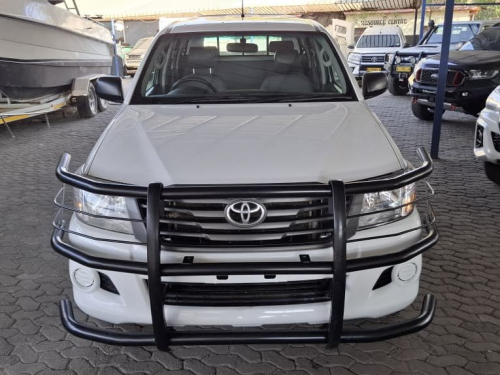 Toyota HILUX 2.5 D4D D/CAB 4X4 in Namibia