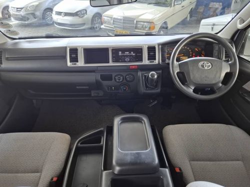 Toyota QUANTUM 2.5 D4D GL 14 SEATER in Namibia