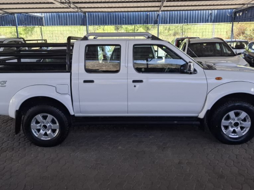 Nissan NP300 2.5 TD D/CAB 4X4 MAN in Namibia