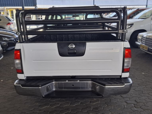 Nissan NP300 2.5 TD D/CAB 4X4 MAN in Namibia