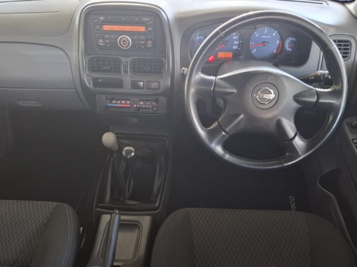 Nissan NP300 2.5 TD D/CAB 4X4 MAN in Namibia