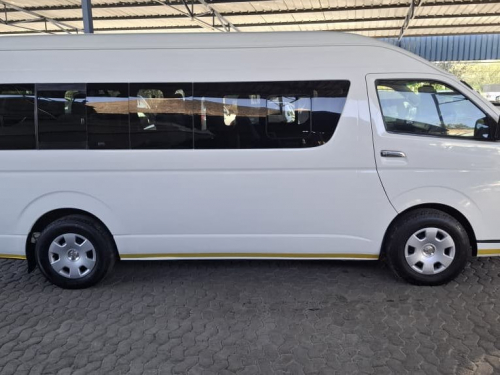 Toyota QUANTUM 2.5 D4D GL 14 SEATER in Namibia