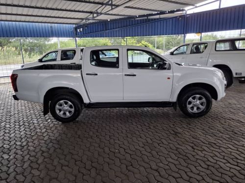 Isuzu KB250 D-TEQ D/CAB 4X4 MAN in Namibia