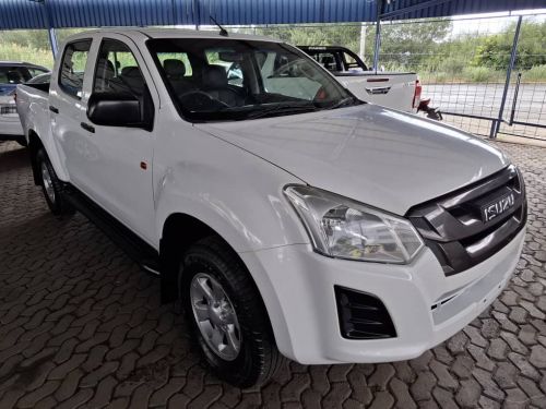 Isuzu KB250 D-TEQ D/CAB 4X4 MAN in Namibia