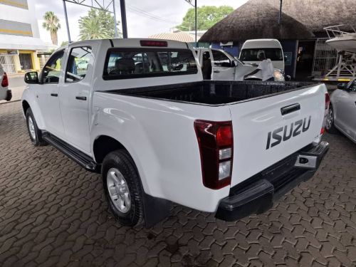 Isuzu KB250 D-TEQ D/CAB 4X4 MAN in Namibia