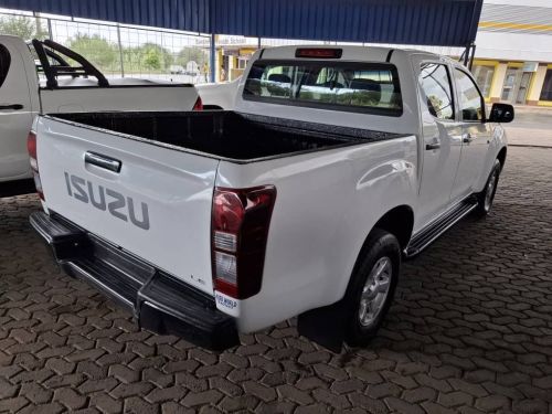 Isuzu KB250 D-TEQ D/CAB 4X4 MAN in Namibia