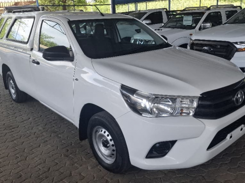 Toyota HILUX 2000 VVTI A/CON in Namibia