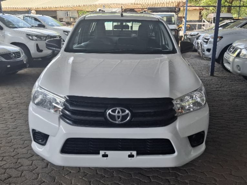 Toyota HILUX 2000 VVTI A/CON in Namibia
