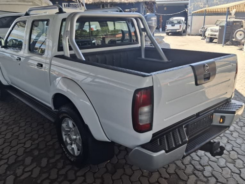 Nissan NP300 2.5 TD D/CAB 4X4 MAN in Namibia