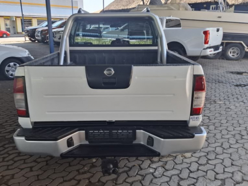 Nissan NP300 2.5 TD D/CAB 4X4 MAN in Namibia